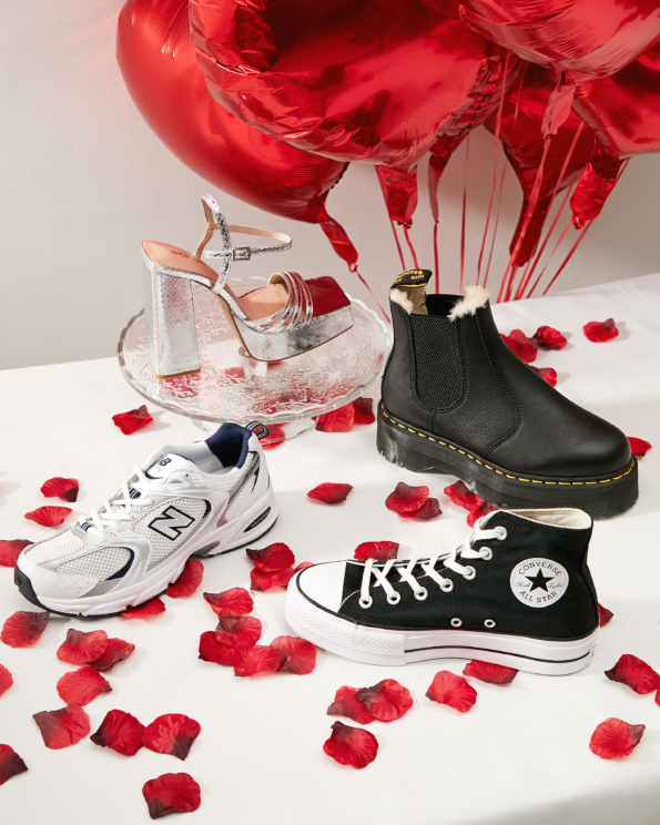 Valentines Schuh Shoot with Dr Martens, Converse and Heels