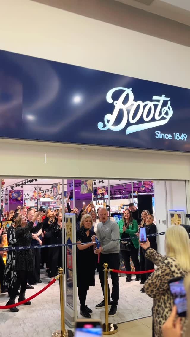 @bootsuk has had a ✨GLOW UP✨ - and you’re invited to celebrate ALL weekend! 💋🛍️You can expect:🎤 Live DJ💄 Up to 30% off premium beauty🫧 Up to 25% off fragrance🛍️ FREE samples & special gift with purchase*🎬 Masterclasses with top brands✨ Goodie bags when you spend £100 on premium beauty*+ MORE!See you there 🫶🎉*T&Cs apply, while stocks last. #eldonsquare #newcastleupontyne #boots