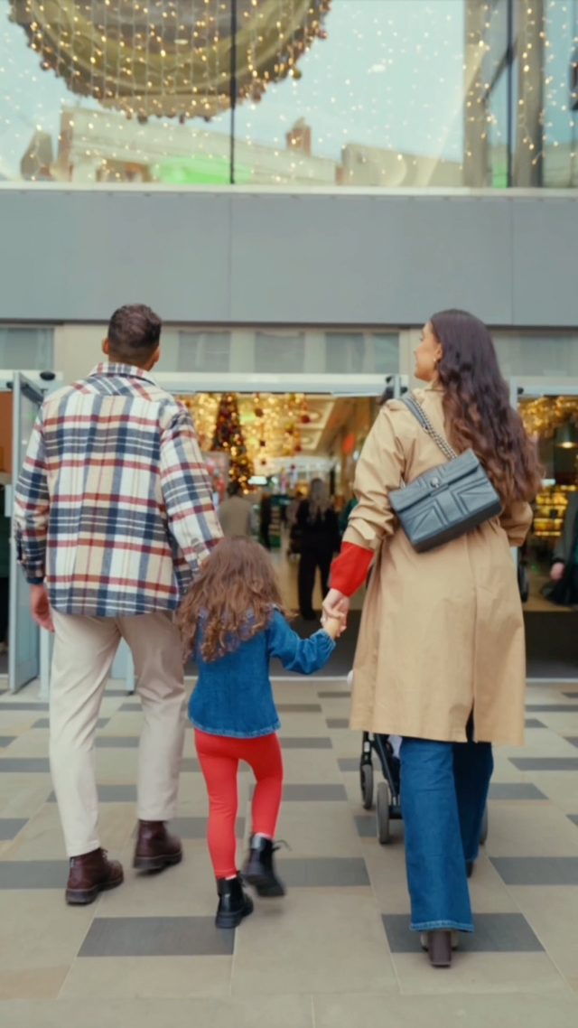 Did someone say Boxing Day shopping trip? 👀 Don't miss out on incredible deals at SO many of your favourite brands at Eldon Square 🏃♀️💸Opening hours 👇📆 27-30 December: Normal hours📆 New Year's Eve: 9am-5pm📆 New Year's Day: Shops closed, selected resturants open**Check with individual stores and restaurants, opening times may vary.