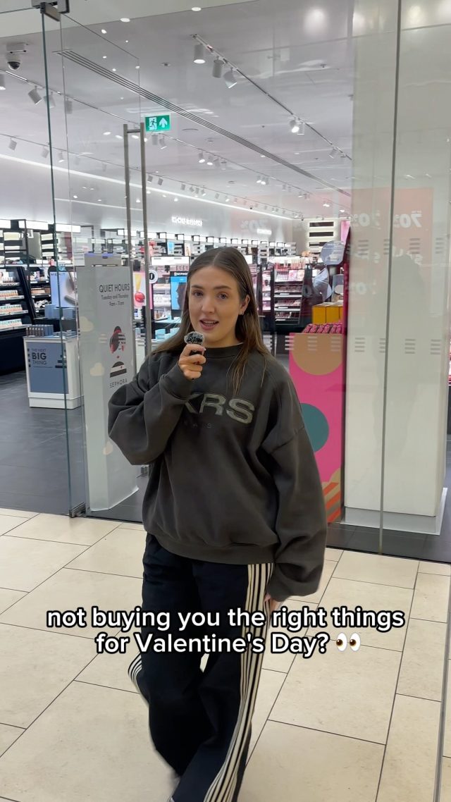 Valentine's Day, made easy at Eldon Square 😉❤️Spoil her with her fave @sephorauk gift set, @bathandbodyworks Valentine's collection, sparkling jewellery from @swarovski, or even the PERFECT serveware from @oliverbonas to make her Galentine's night 💕👀