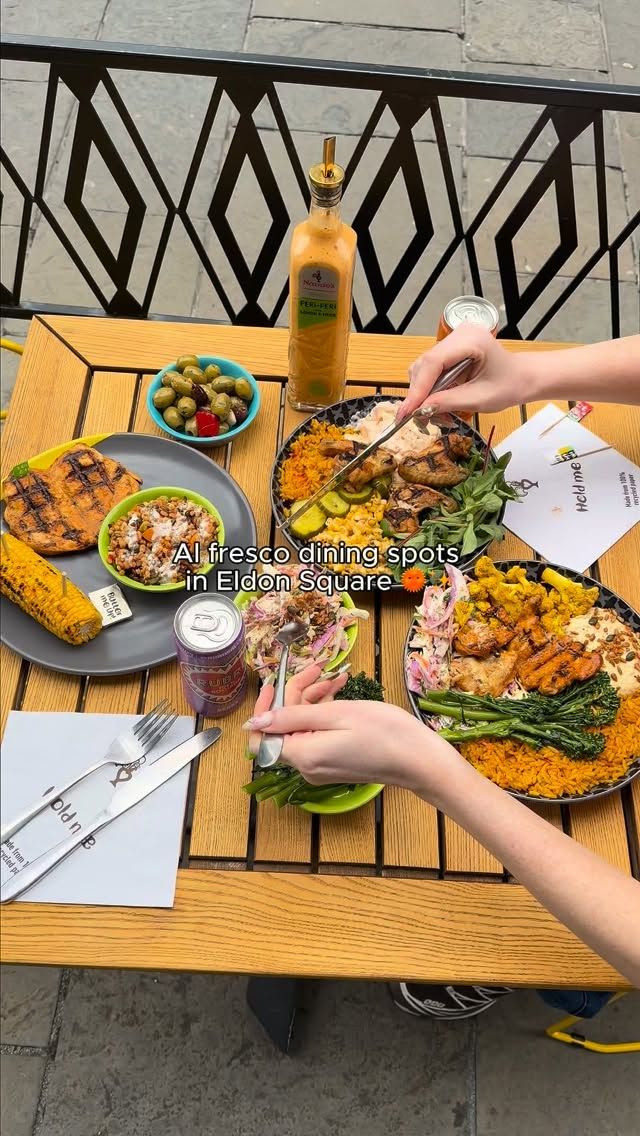 Name a better feeling than food and cocktails in the sun, we’ll wait 🤌🌞Find your new fave al fresco dining spot at @nandosuk, @makiandramen, @chaophrayathai, @wagamama_uk and @thealchemistuk 😍👉🏻 Open ‘til late!