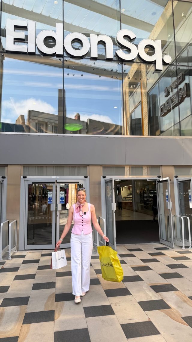 ✨ WIN the ultimate Ladies Day experience! ✨We’ve teamed up with @newcastleraces & @durhammamastyle_ for an incredible giveaway! 🛍️🐎You could WIN:👒 2 x NCL Racecourse Ladies Day tickets for Sat 25 July🛍️ A £50 Eldon Square Gift Card to shop your look✨ A 3-hour personal styling experience with @durhammamastyle_ To enter:❤️ Like this post👯 Tag the friend you’d take to Ladies Day📲 Follow @eldonsqncl @durhammamastyle_ @newcastleraces ⏰ Competition closes at 11:59pm on Sun 19 July. One winner will be chosen at random & contacted via DM from @eldonsqncl only on Mon 20 July.Good luck! 🍀T&Cs apply. Open to UK residents aged 18+.